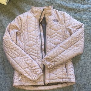 North Face coat; barely worn; light purple color